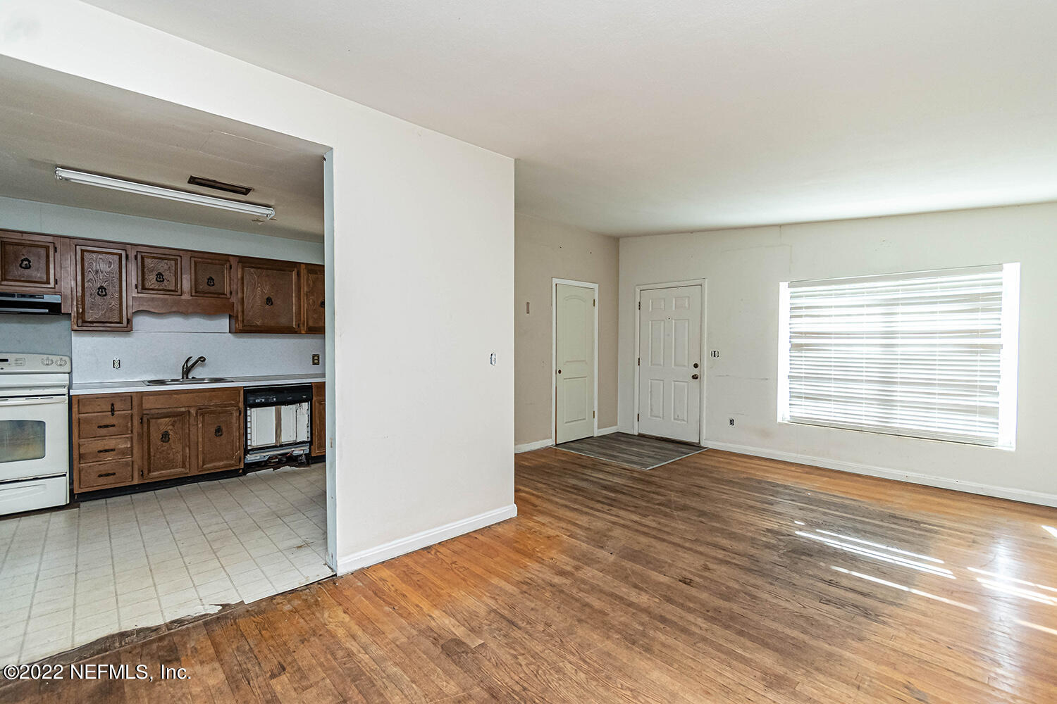 2445 Community Road Jacksonville, FL 32207 - Photo 18 of 42 a view of an empty room with a window