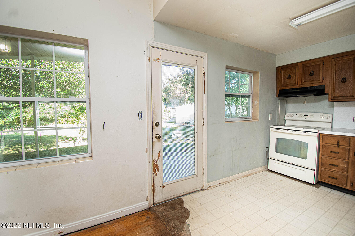 2445 Community Road Jacksonville, FL 32207 - Photo 21 of 42 a kitchen with a stove and a window