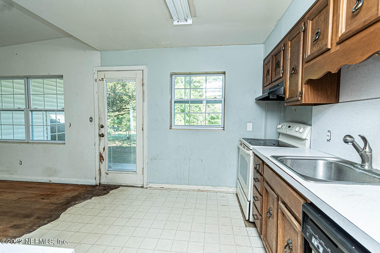 2445 Community Road Jacksonville, FL 32207 - Photo 22 of 42 a kitchen that has a sink and a stove