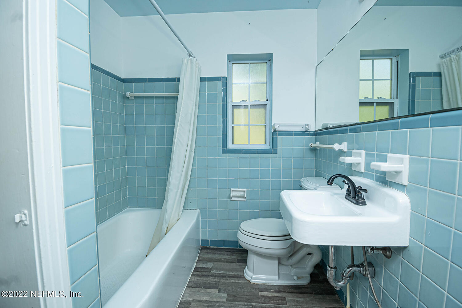2445 Community Road Jacksonville, FL 32207 - Photo 25 of 42 a bathroom with a sink a toilet a mirror and bathtub