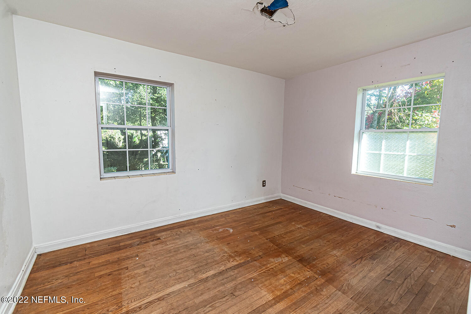 2445 Community Road Jacksonville, FL 32207 - Photo 28 of 42 a view of an empty room with a window