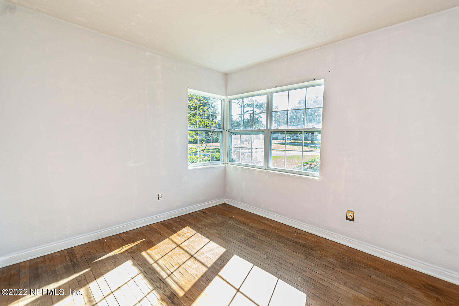 2445 Community Road Jacksonville, FL 32207 - Photo 30 of 42 a view of an empty room and a window