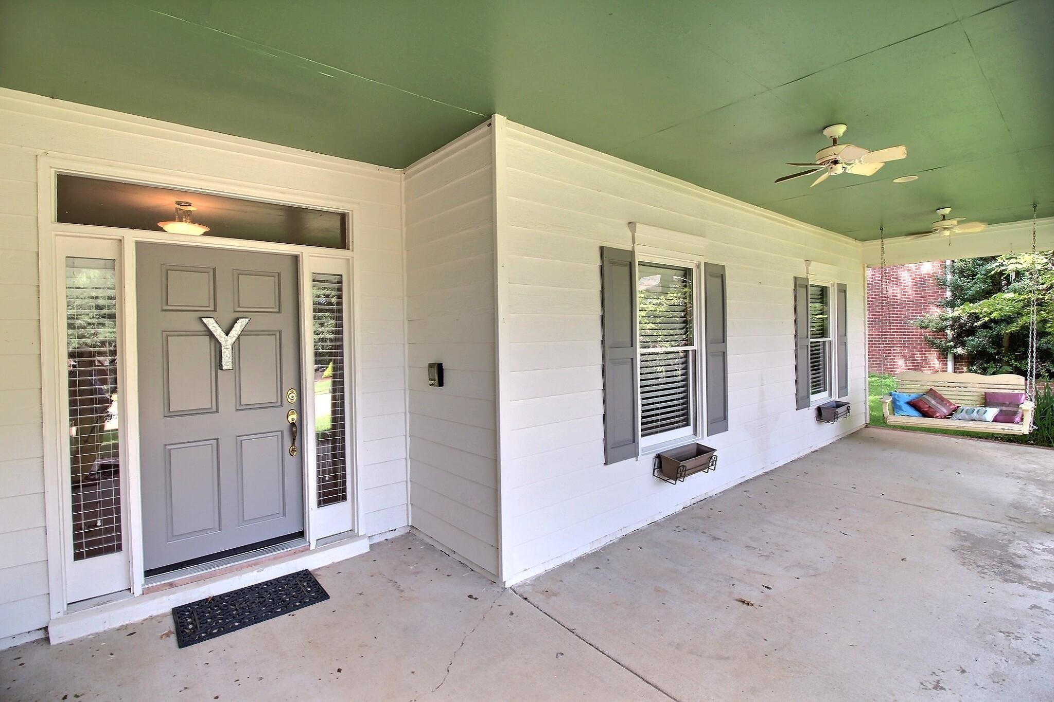 255 Ellawood Lane Collierville, TN 38017 - Photo 8 of 38 an entryway with a livingroom view