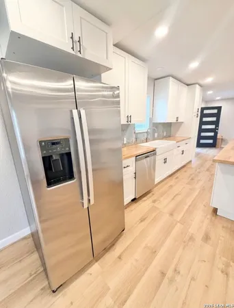 $2,575 | 1126 West Lullwood Avenue, San Antonio, TX 78201