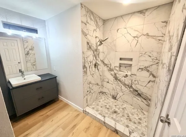 $2,575 | 1126 West Lullwood Avenue, San Antonio, TX 78201