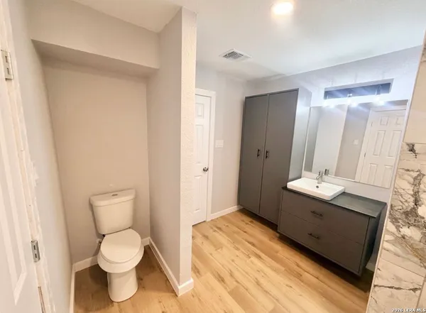 $2,575 | 1126 West Lullwood Avenue, San Antonio, TX 78201