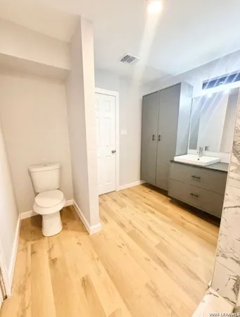 $2,575 | 1126 West Lullwood Avenue, San Antonio, TX 78201