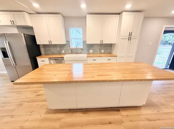 $2,575 | 1126 West Lullwood Avenue, San Antonio, TX 78201