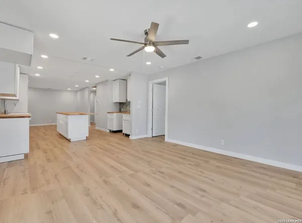 $2,575 | 1126 West Lullwood Avenue, San Antonio, TX 78201
