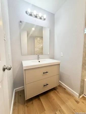 $2,575 | 1126 West Lullwood Avenue, San Antonio, TX 78201