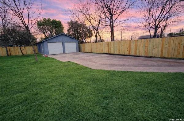 $2,575 | 1126 West Lullwood Avenue, San Antonio, TX 78201