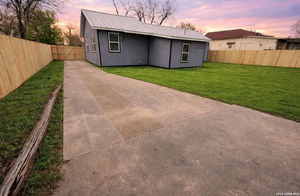 $2,575 | 1126 West Lullwood Avenue, San Antonio, TX 78201