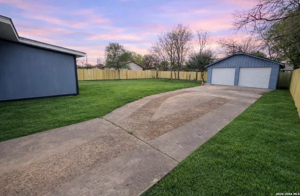 $2,575 | 1126 West Lullwood Avenue, San Antonio, TX 78201