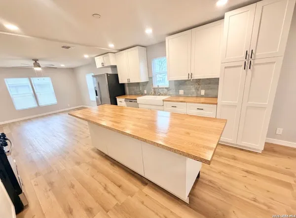 $2,575 | 1126 West Lullwood Avenue, San Antonio, TX 78201