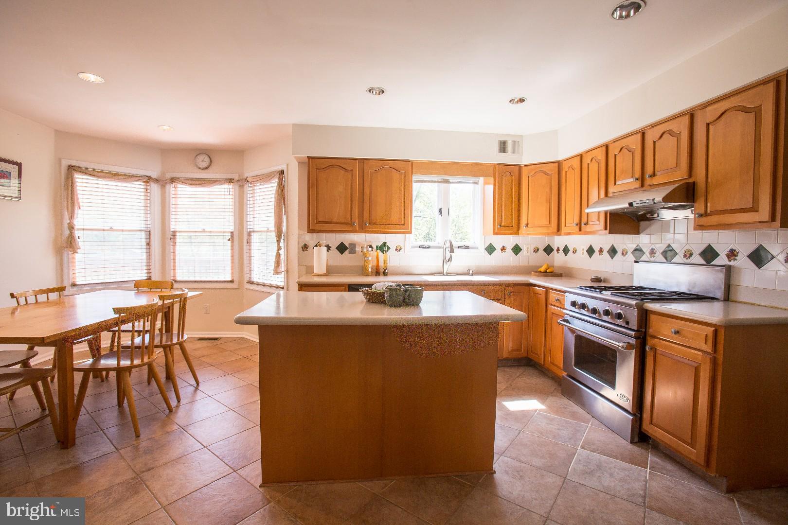 7 Haverford Road Princeton Junction, NJ 08550 - Photo 3 of 25 Gallery Image 3