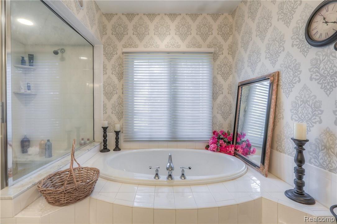 4873 Goodison Pl Drive Rochester, MI 48306 - Photo 21 of 55 21 - Master Bath.jpg