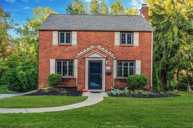 $350,000 | 1010 Greenlawn Drive, Mt. Lebanon, PA 15216