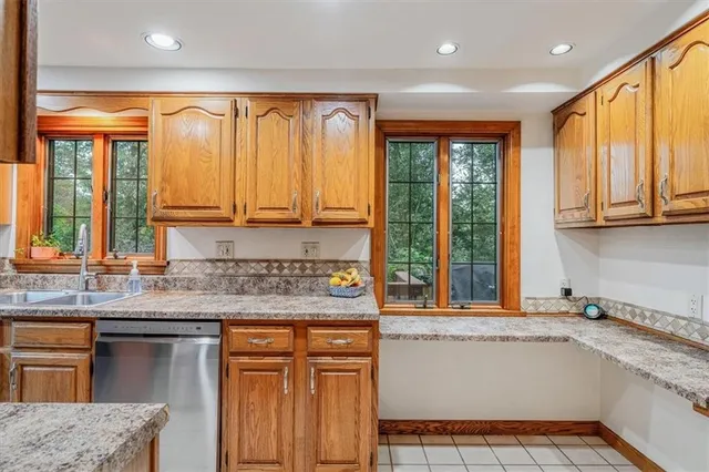 $350,000 | 1010 Greenlawn Drive, Mt. Lebanon, PA 15216