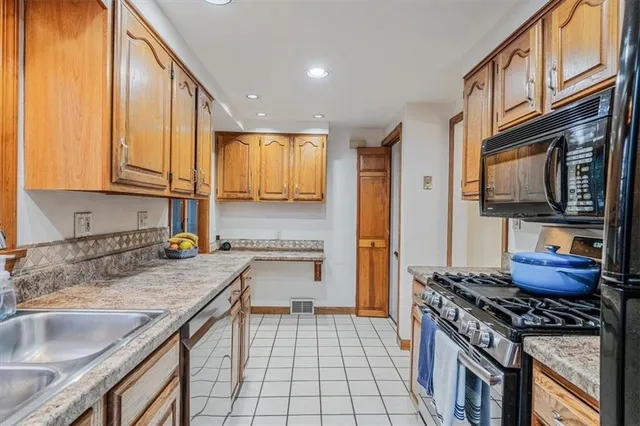 $350,000 | 1010 Greenlawn Drive, Mt. Lebanon, PA 15216