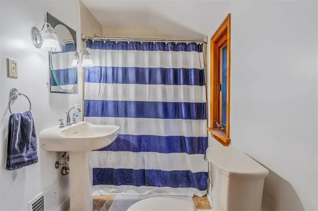 $350,000 | 1010 Greenlawn Drive, Mt. Lebanon, PA 15216