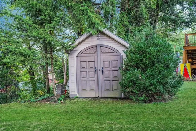 $350,000 | 1010 Greenlawn Drive, Mt. Lebanon, PA 15216