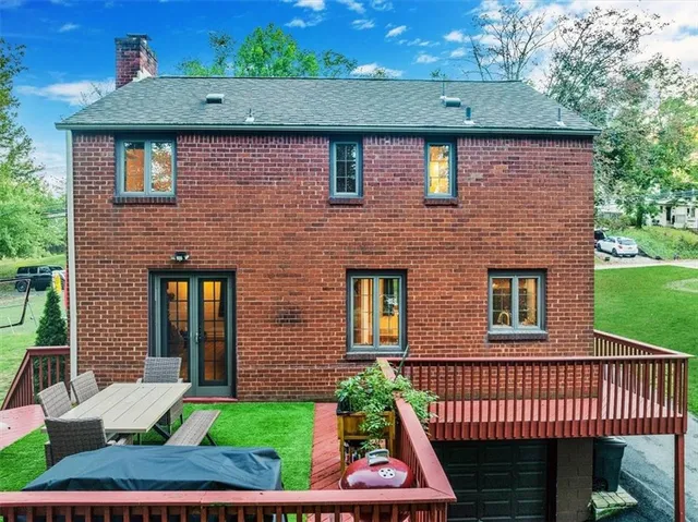 $350,000 | 1010 Greenlawn Drive, Mt. Lebanon, PA 15216