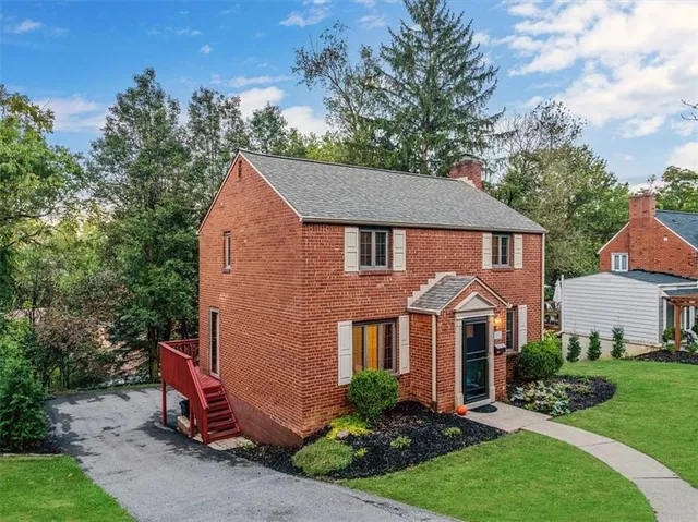 $350,000 | 1010 Greenlawn Drive, Mt. Lebanon, PA 15216