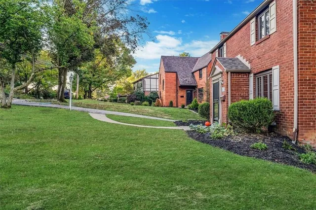 $350,000 | 1010 Greenlawn Drive, Mt. Lebanon, PA 15216