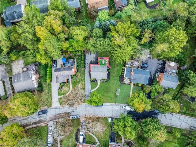 $350,000 | 1010 Greenlawn Drive, Mt. Lebanon, PA 15216