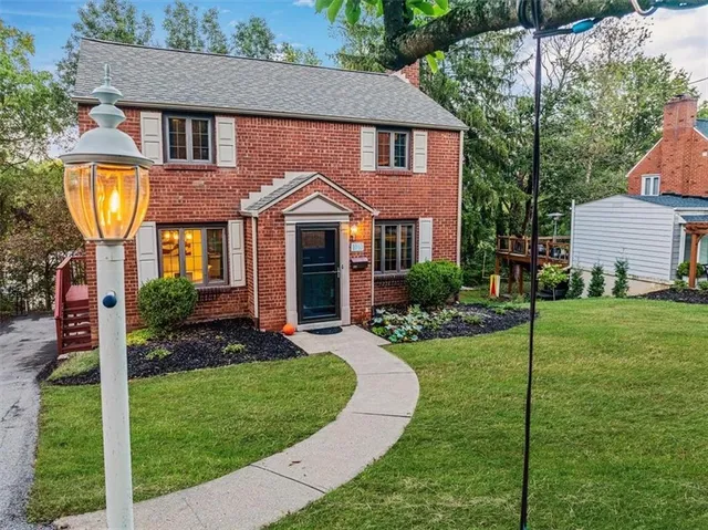 $350,000 | 1010 Greenlawn Drive, Mt. Lebanon, PA 15216