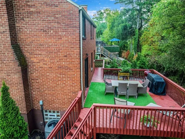 $350,000 | 1010 Greenlawn Drive, Mt. Lebanon, PA 15216