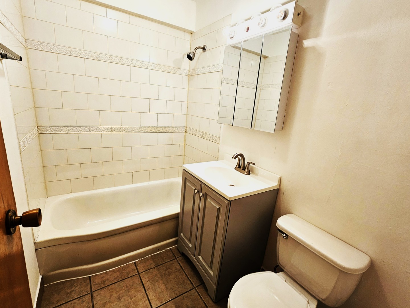 5906 North Sheridan Road, Unit 4C Chicago, IL 60660 - Photo 4 of 13