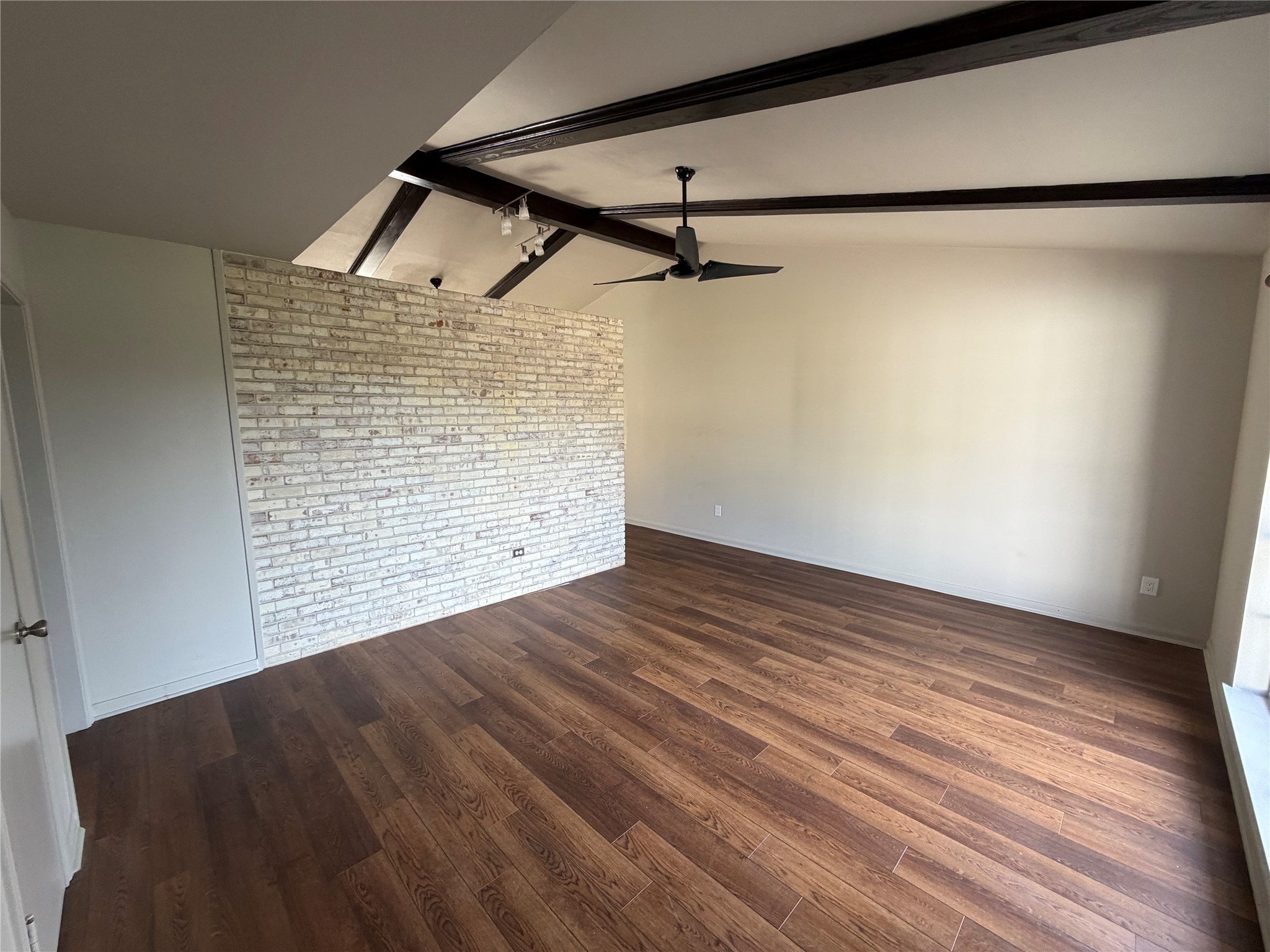 7603 Grape Street Houston, TX 77074 - Photo 3 of 25 Entry Living Room