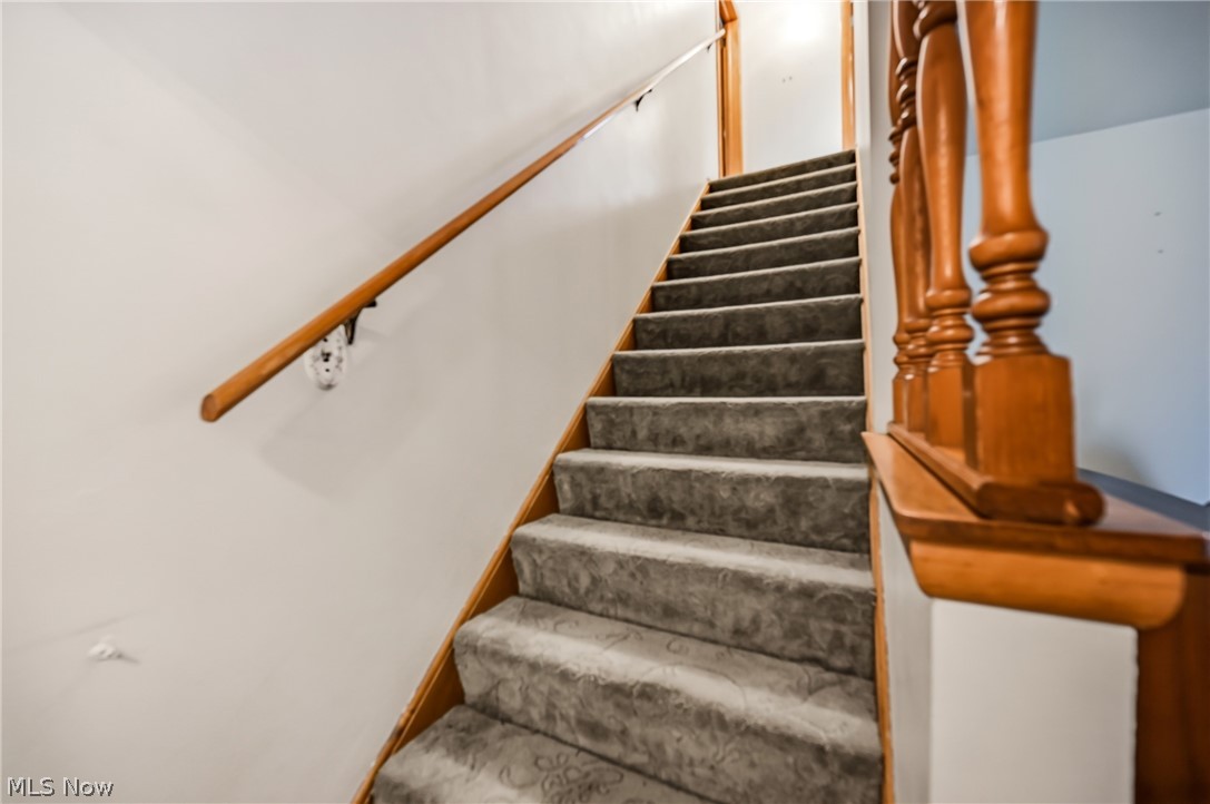 267 Butler Road Northeast Warren, OH 44483 - Photo 26 of 50 View of stairs
