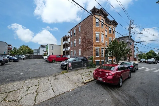 $2,050 | 51 Shurtleff Street, Unit 3, Chelsea, MA 02150