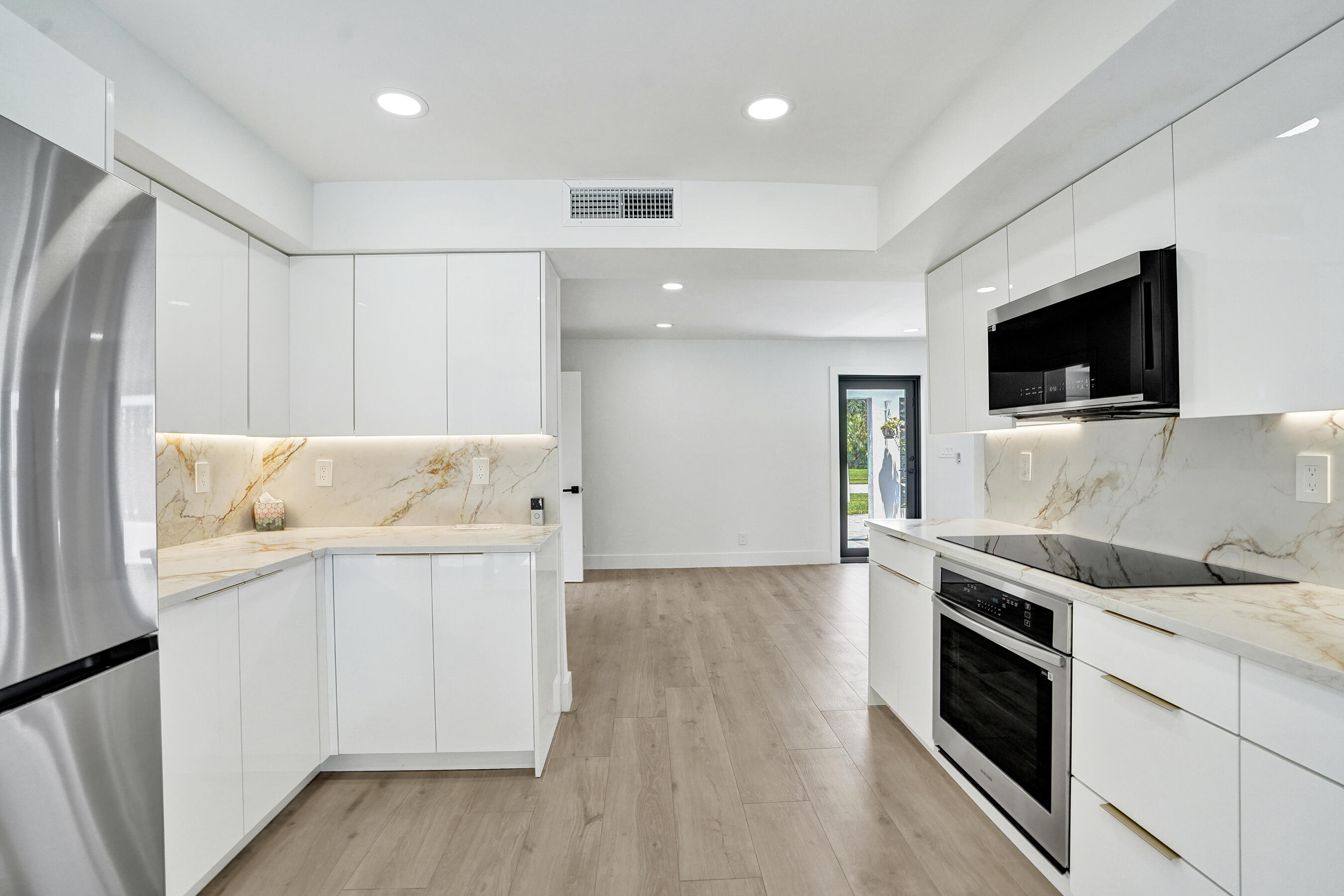 840 Southwest 3rd Street Boca Raton, FL 33486 - Photo 23 of 46 DSC01909