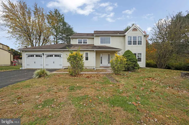 $629,000 | 180 Independence Drive, Holland, PA 18966