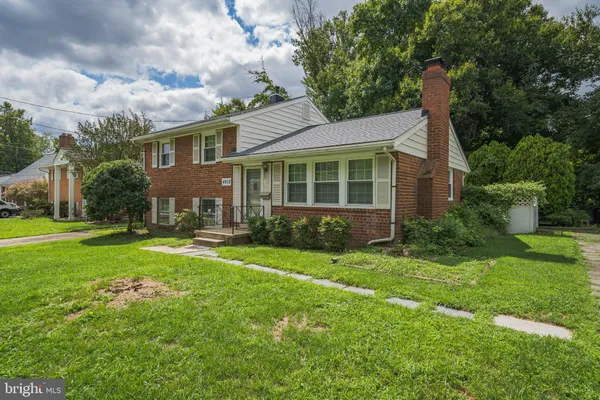 $3,195 | 4912 Adrian Street, Rockville, MD 20853