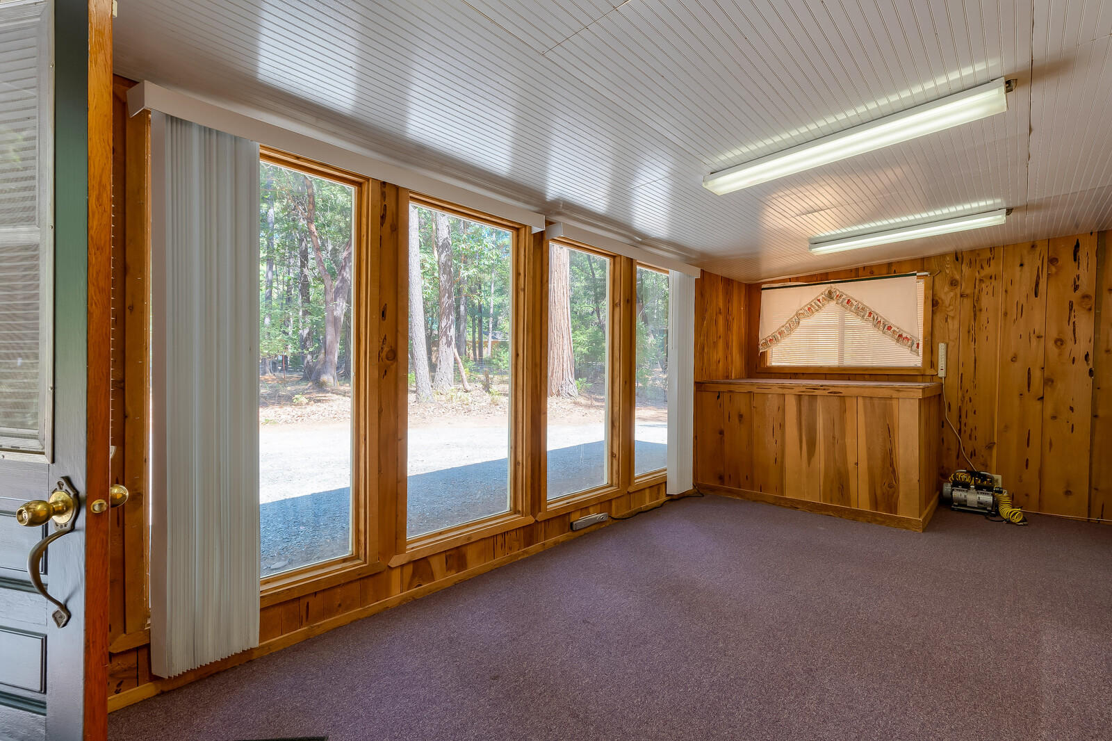 3990 Galice Road Merlin, OR 97532 - Photo 4 of 43 a view of an empty room and window