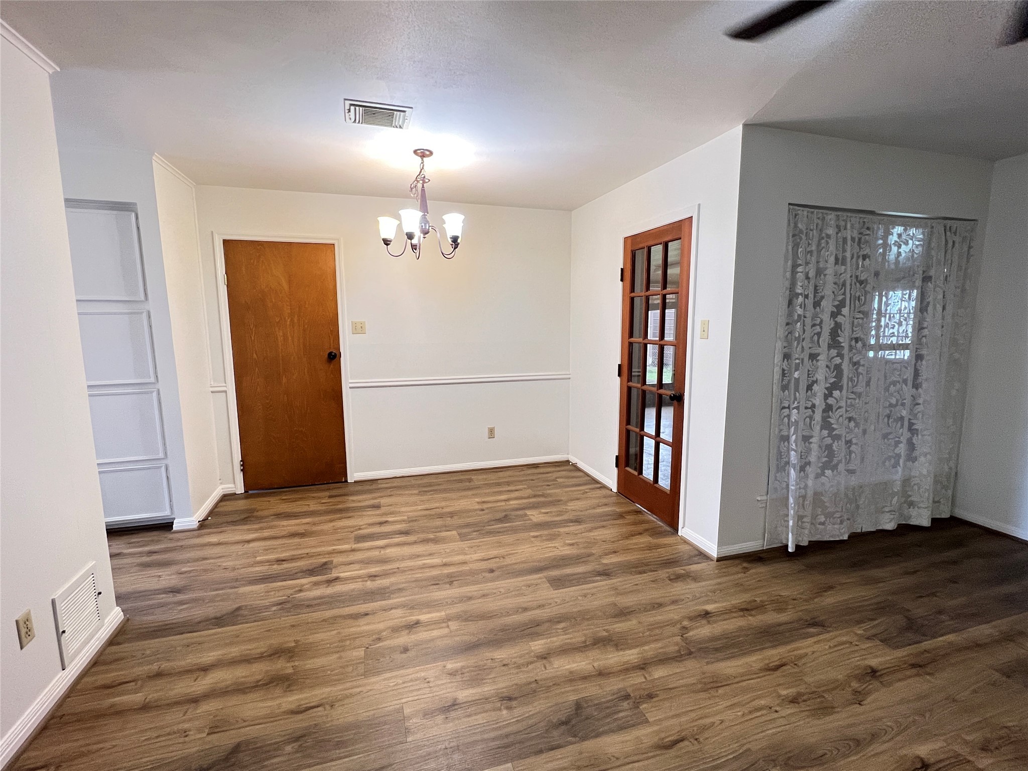 2232 Ripple Creek Drive Rosenberg, TX 77471 - Photo 5 of 30 View from side of livingroom
