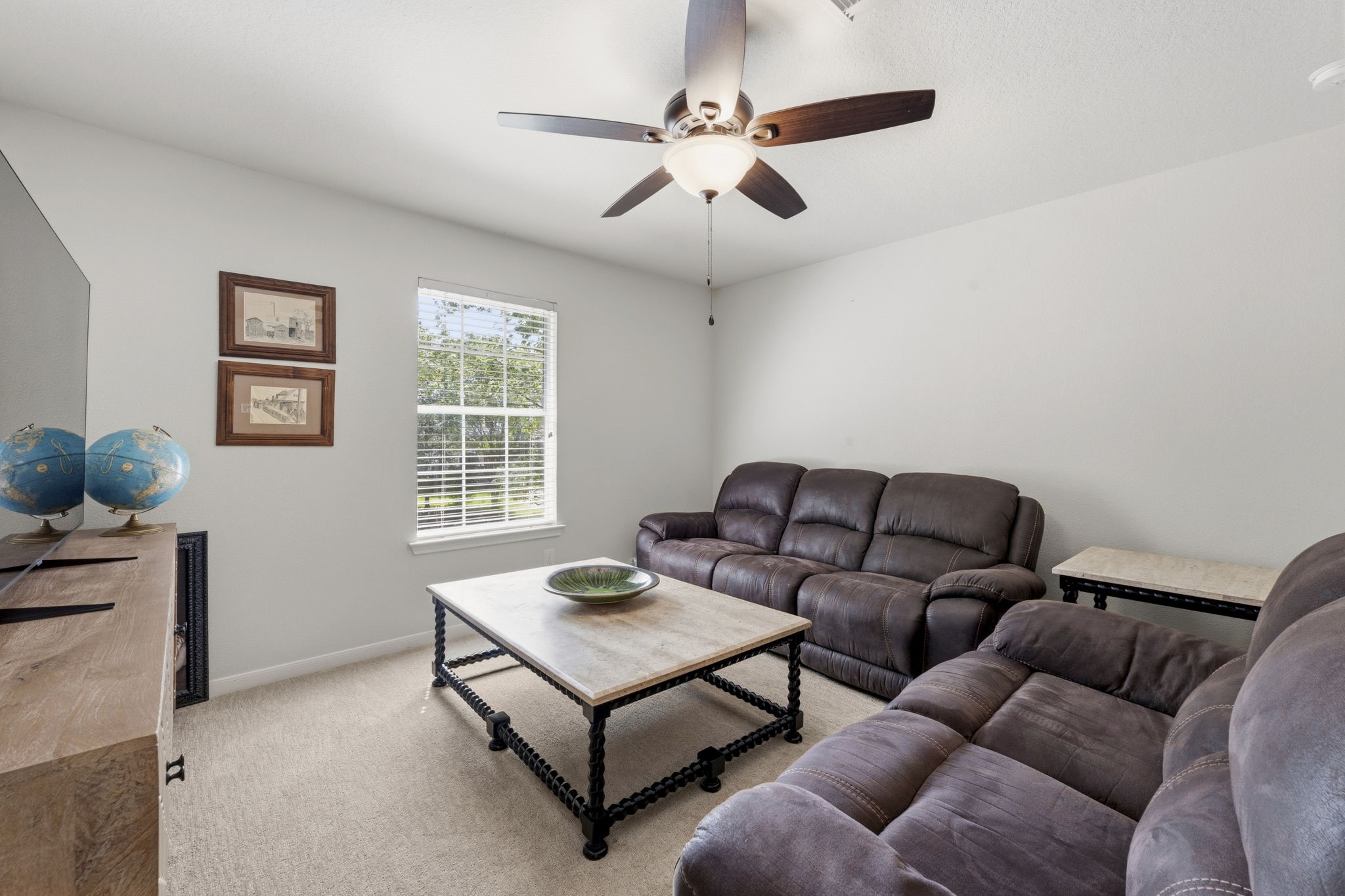 6 North Flickering Sun Circle Spring, TX 77382 - Photo 21 of 33 Plenty of relaxing space in the upstairs game/room den area.