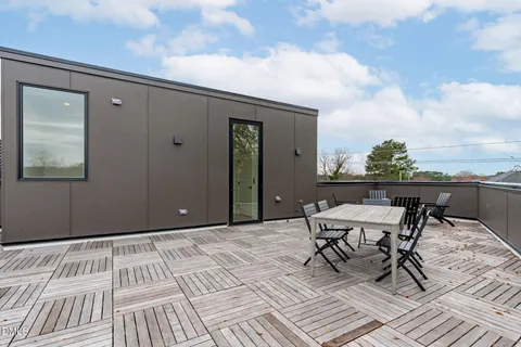 a view of a pathway of a house