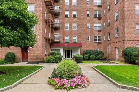 $329,000 | 609 Palmer Road, Unit 7D, Yonkers, NY 10701