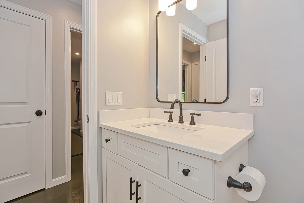 10 Lincoln Road Sutton, MA 01590 - Photo 35 of 42