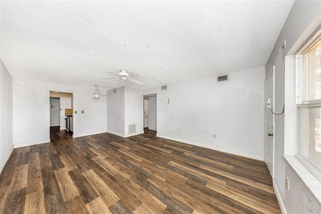 10032 65th Avenue North, Unit 9 St. Petersburg, FL 33708 - Photo 4 of 18 a view of a bedroom with a natural light