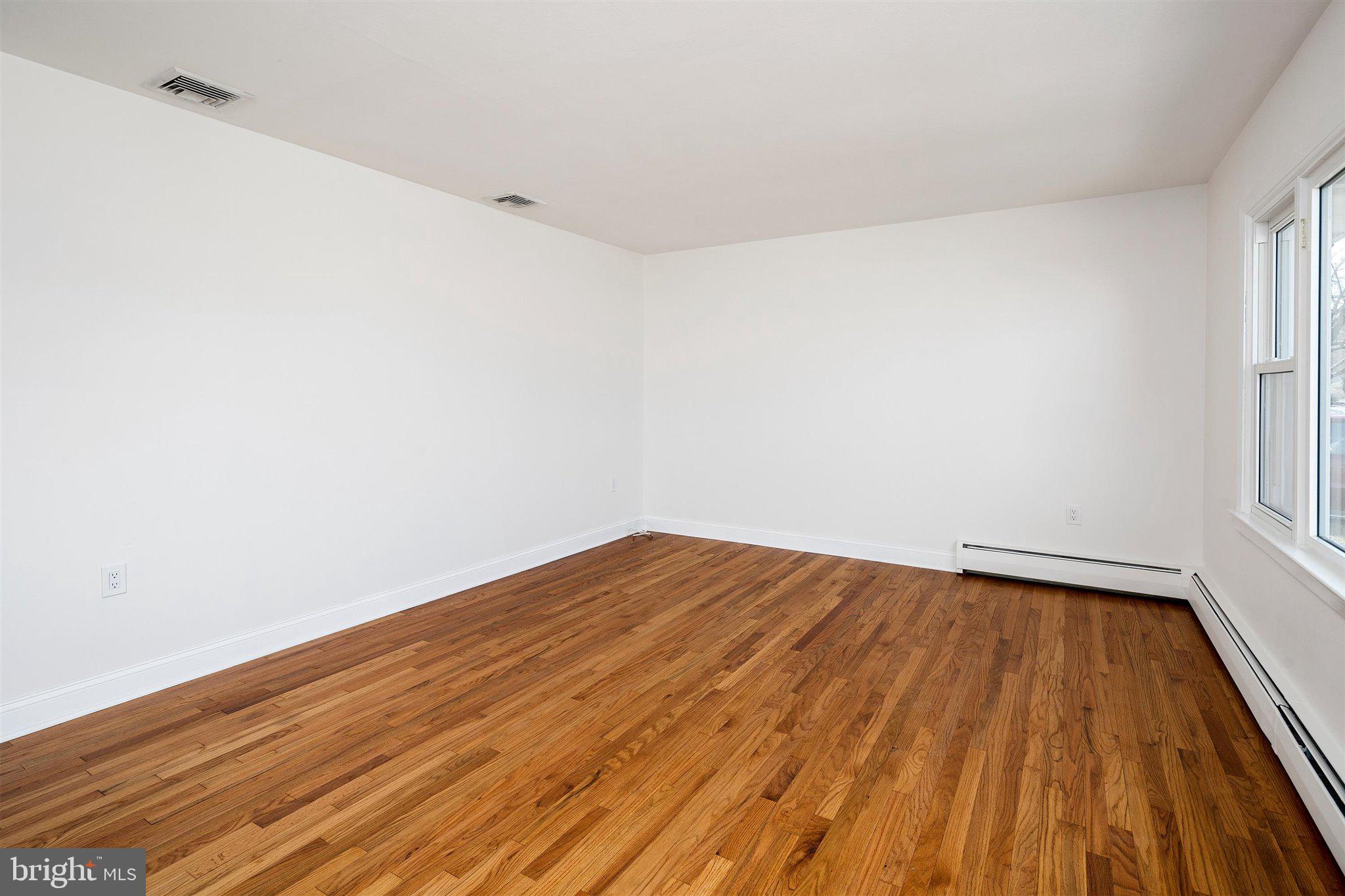 272 George Dye Road Trenton, NJ 08690 - Photo 3 of 27 Gallery Image 3