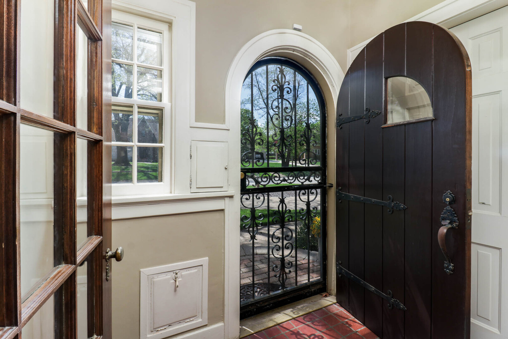 1202 Elmwood Road Bloomington, IL 61701 - Photo 4 of 94