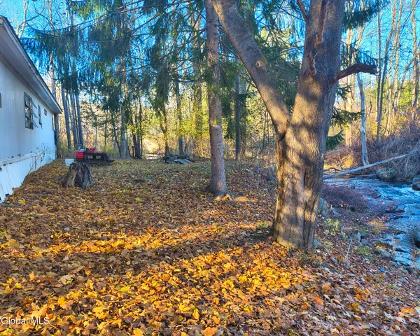 $110,000 | 121 Bushnell Road, Mayfield, NY 12117