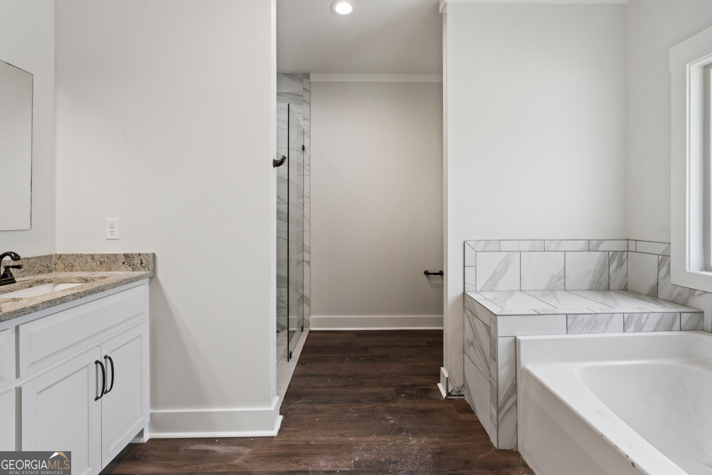 2830 Loch Laurel Road Valdosta, GA 31601 - Photo 24 of 40 a bathroom with a tub sink and mirror