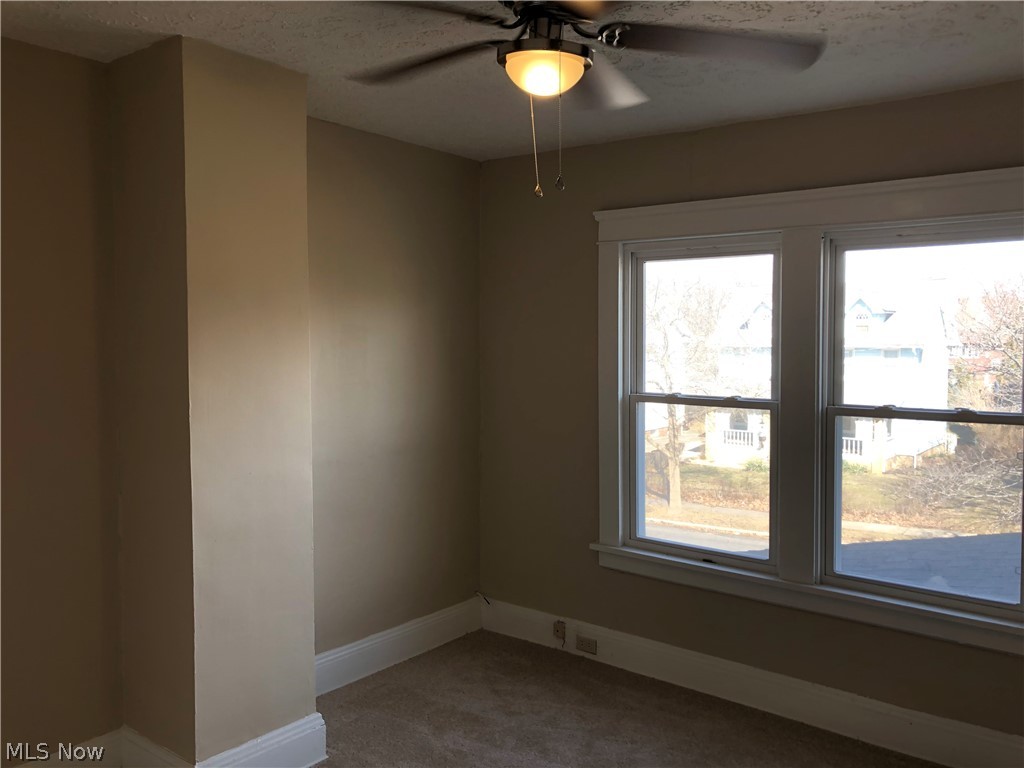 3270 Altamont Road Cleveland, OH 44118 - Photo 10 of 34